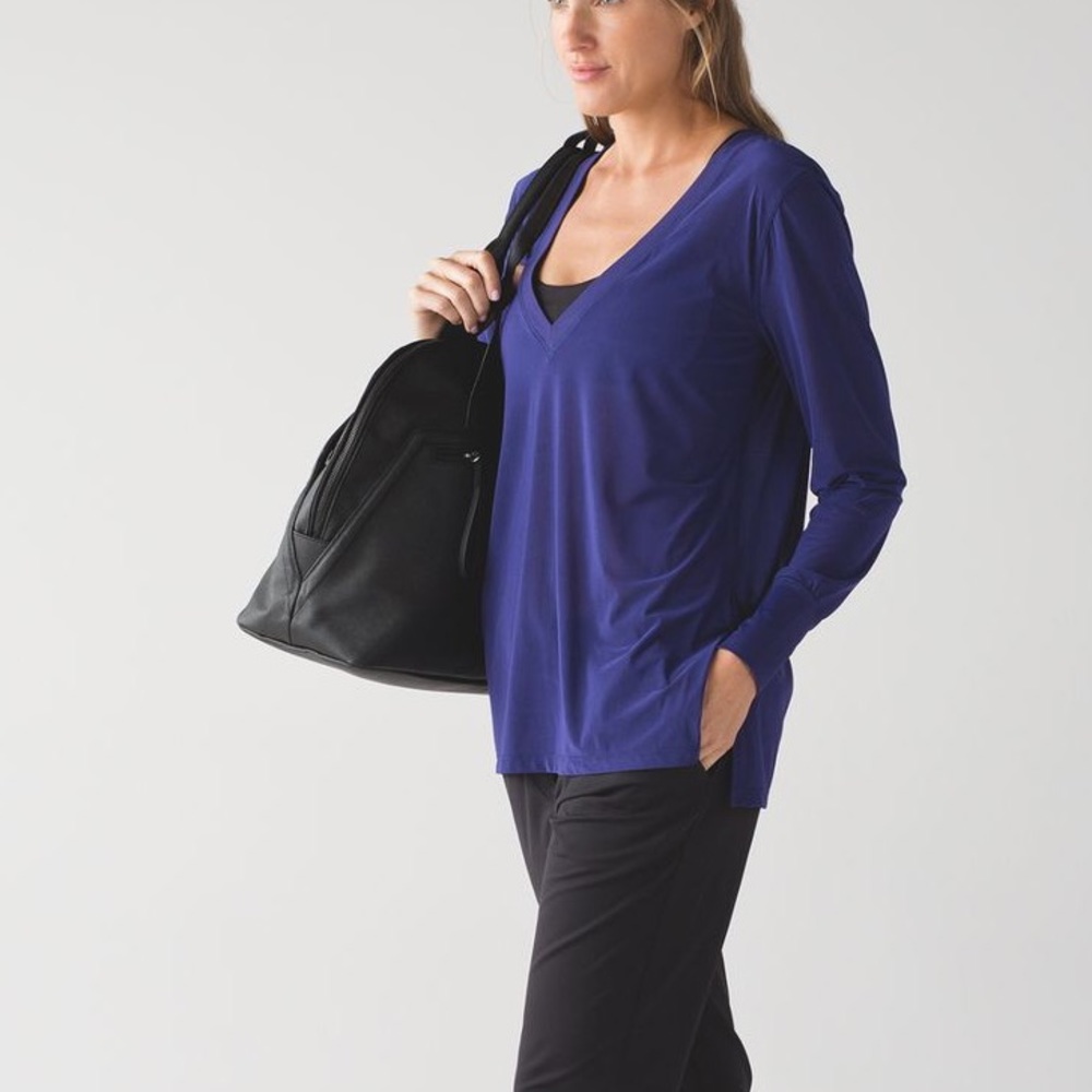 Lululemon get low long sleeve emperor blue size 6